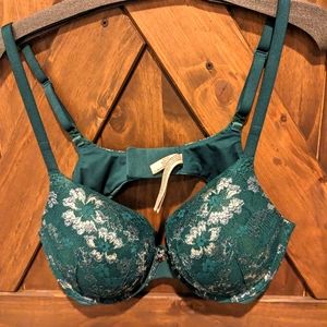 Lace green "perfect shape " push up bra ( NWOT)